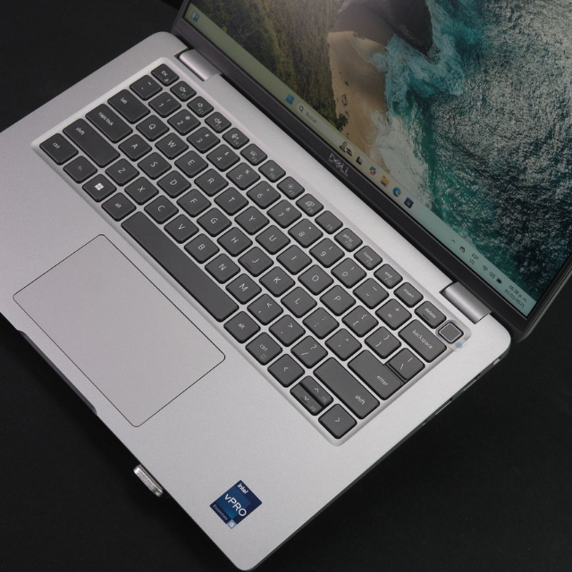 Laptop Dell Latitude 5440 / Intel Core I5-1340P 1.90GHZ / 16GB RAM DDR5 / 512GB NVME / Pantalla 14" FHD IPS / Teclado Retroiluminado / Teclado en ingles / W11 / Equipo outlet seminuevo / promocion 
